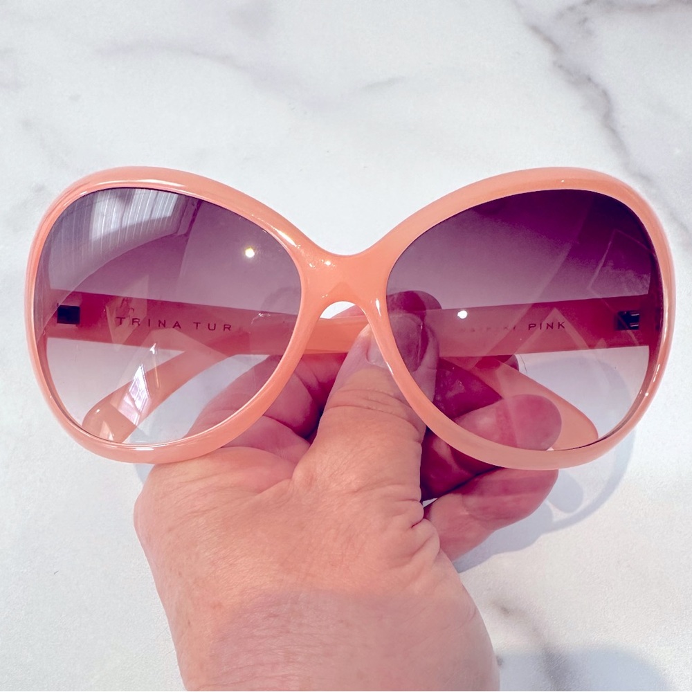 Trina Turk Waikiki Pink sunglasses-like new condition